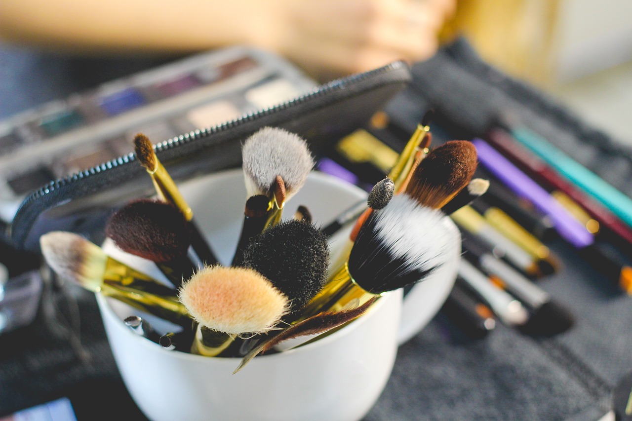 10 Best Face Paint Brushes And Sponges For 2023